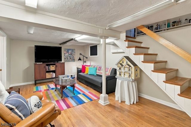 76 Inwood Ave, Montclair Twp., NJ 07043