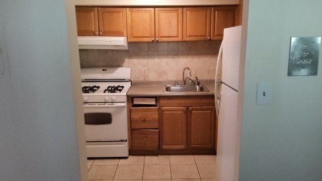 9 Longwood Dr 4, Andover, MA 01810