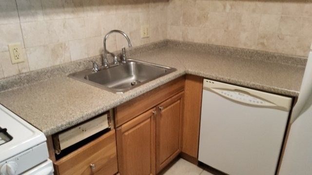 9 Longwood Dr 4, Andover, MA 01810