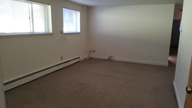 9 Longwood Dr 4, Andover, MA 01810