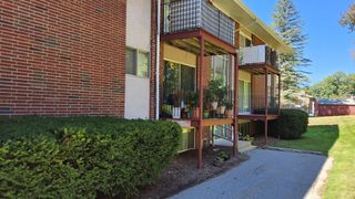 9 Longwood Dr 4, Andover, MA 01810