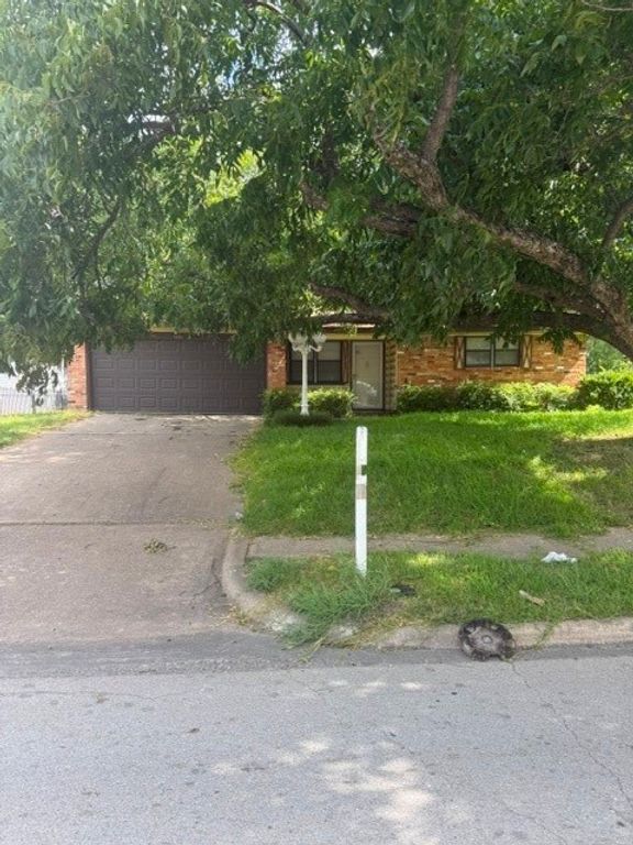 1305 W Bruton Road, Mesquite, TX 75149