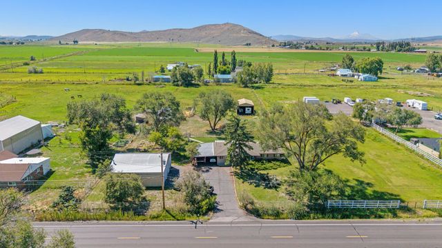 1460 Joe Wright Road, Klamath Falls, OR 97603