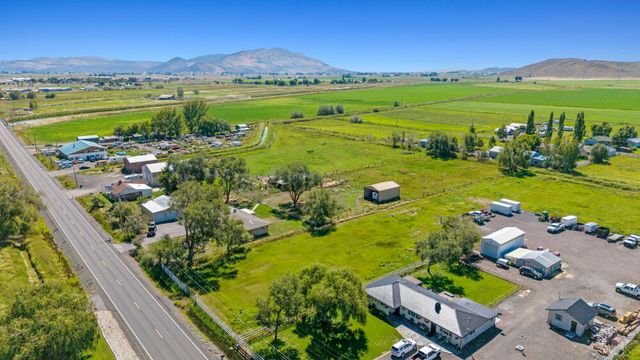 1460 Joe Wright Road, Klamath Falls, OR 97603