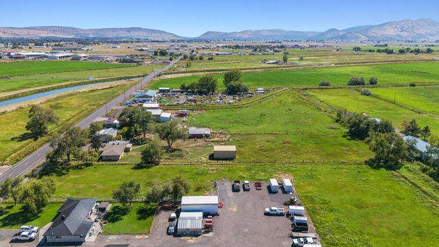 1460 Joe Wright Road, Klamath Falls, OR 97603