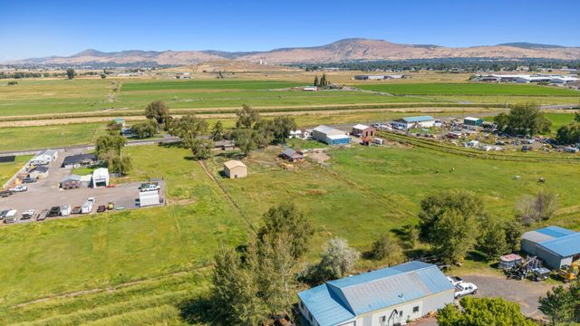 1460 Joe Wright Road, Klamath Falls, OR 97603