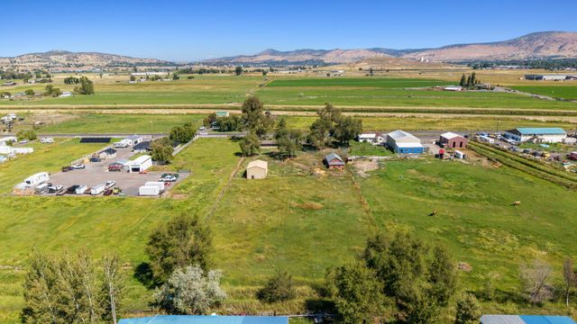 1460 Joe Wright Road, Klamath Falls, OR 97603