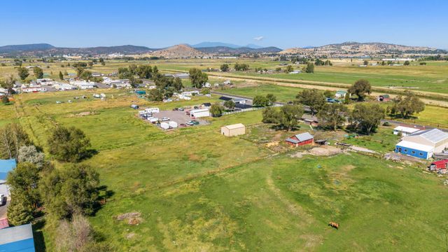 1460 Joe Wright Road, Klamath Falls, OR 97603