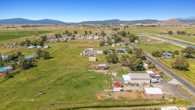 1460 Joe Wright Road, Klamath Falls, OR 97603