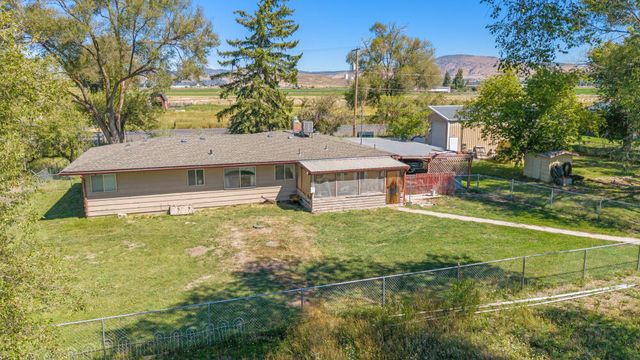 1460 Joe Wright Road, Klamath Falls, OR 97603