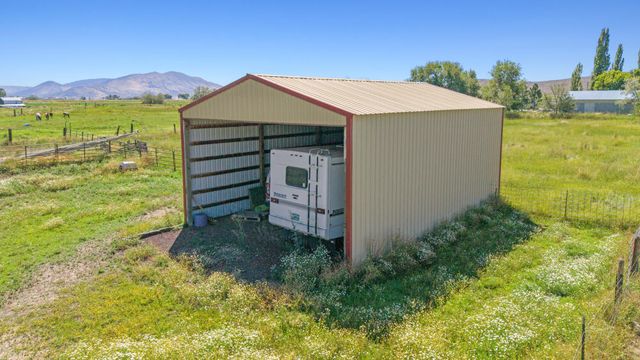 1460 Joe Wright Road, Klamath Falls, OR 97603