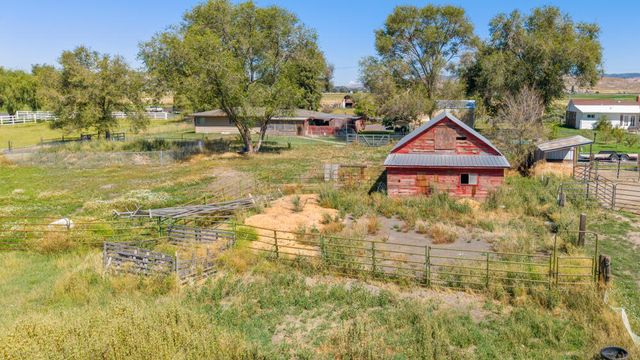 1460 Joe Wright Road, Klamath Falls, OR 97603