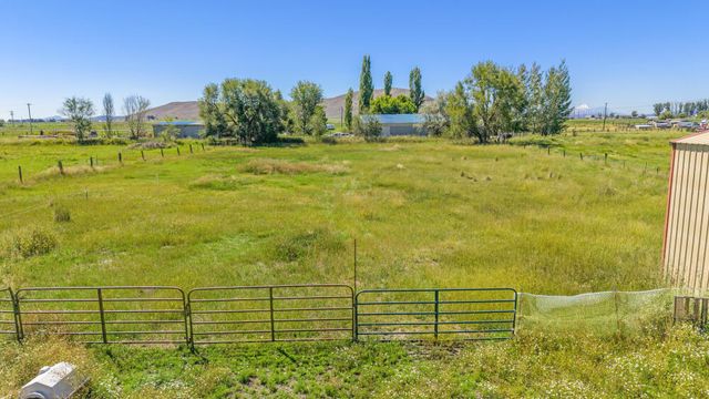 1460 Joe Wright Road, Klamath Falls, OR 97603