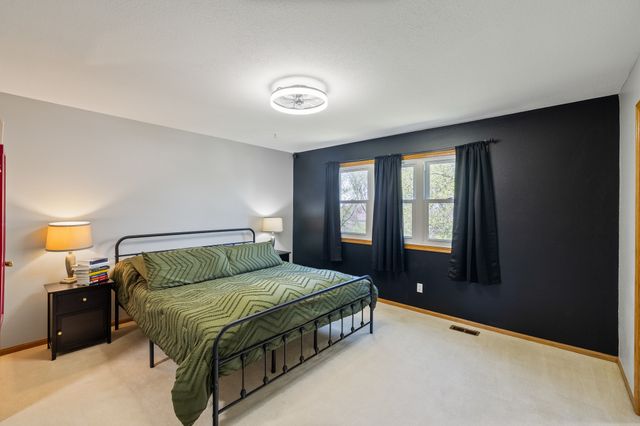 6923 Northview Drive, Urbandale, IA 50322