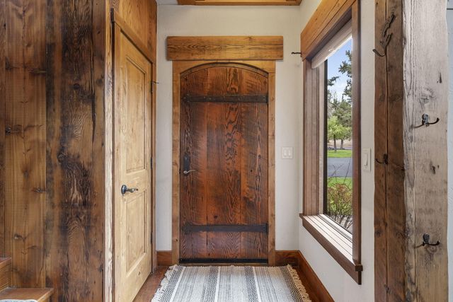 18495 Crawford Trail, Sisters, OR 97759