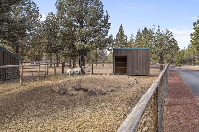 18495 Crawford Trail, Sisters, OR 97759