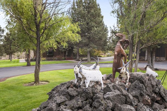 18495 Crawford Trail, Sisters, OR 97759