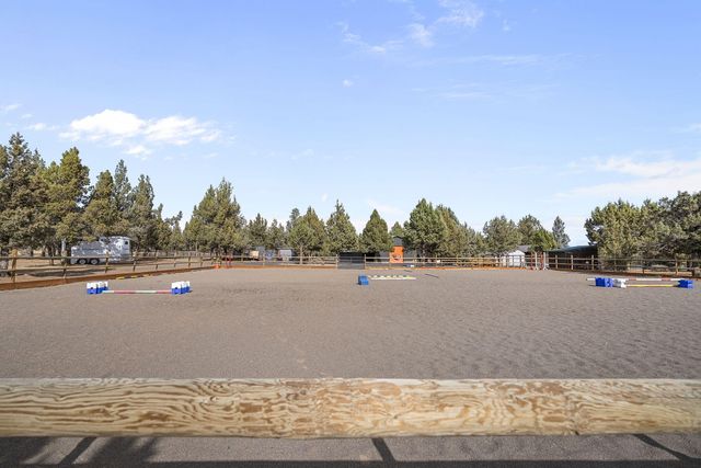 18495 Crawford Trail, Sisters, OR 97759