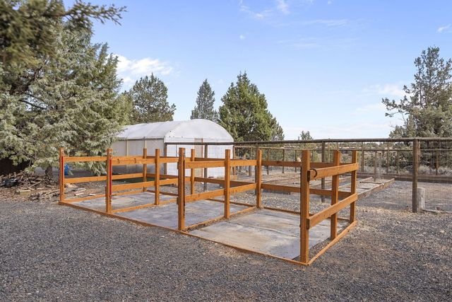 18495 Crawford Trail, Sisters, OR 97759