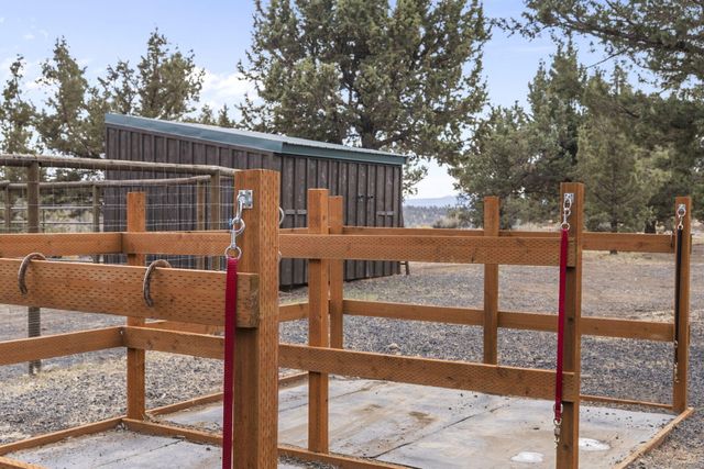 18495 Crawford Trail, Sisters, OR 97759