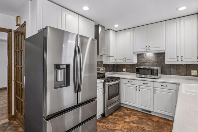 3209 Random Road, Eagan, MN 55121