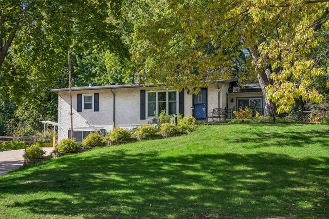 3209 Random Road, Eagan, MN 55121