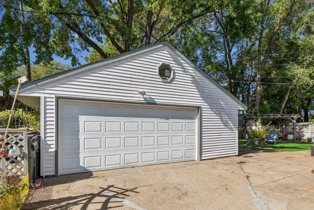 3209 Random Road, Eagan, MN 55121