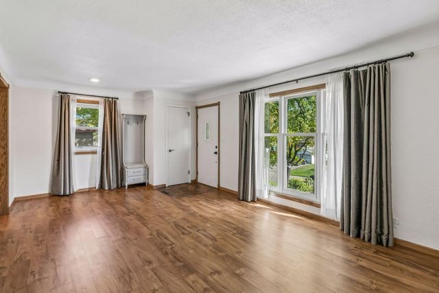 3209 Random Road, Eagan, MN 55121