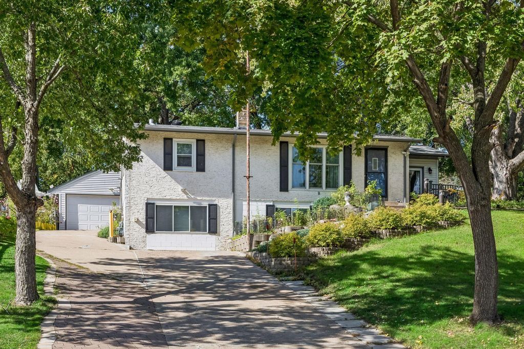 3209 Random Road, Eagan, MN 55121 — exterior