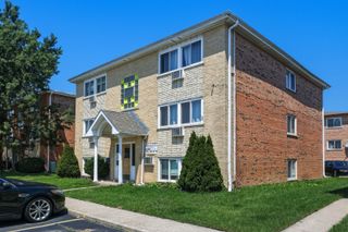 9220 S Sally Lane, Schiller Park, IL 60176