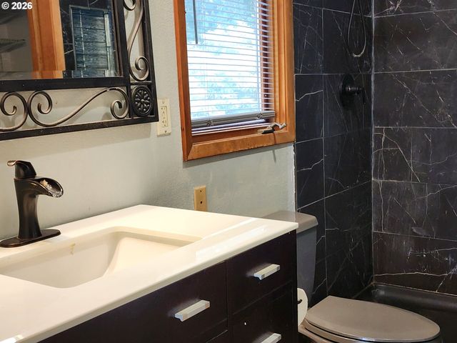 16750 S STONE HILL Dr, Molalla, OR 97038