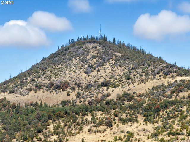 4719 HATHAWAY Dr, Medford, OR 97504