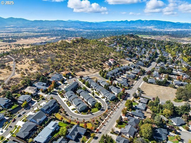 4719 HATHAWAY Dr, Medford, OR 97504