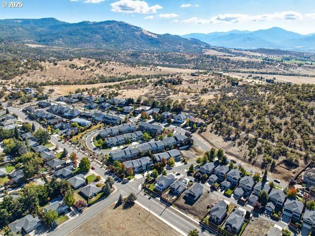 4719 HATHAWAY Dr, Medford, OR 97504