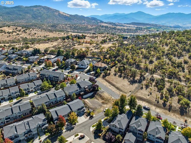 4719 HATHAWAY Dr, Medford, OR 97504