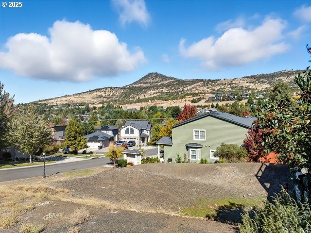 4719 HATHAWAY Dr, Medford, OR 97504