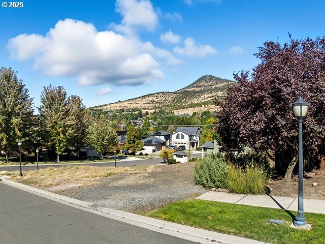 4719 HATHAWAY Dr, Medford, OR 97504