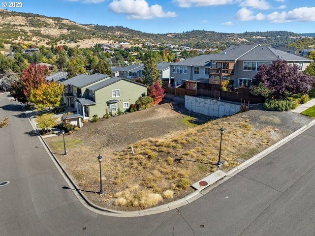 4719 HATHAWAY Dr, Medford, OR 97504