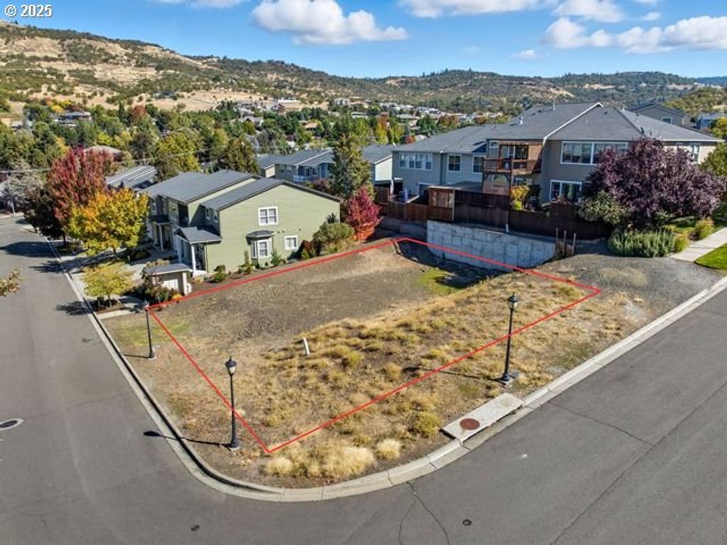 4719 HATHAWAY Dr, Medford, OR 97504