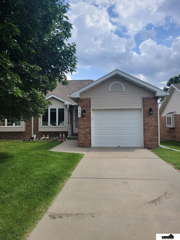 2509 Hollyhock Circle, Lincoln, NE 68521