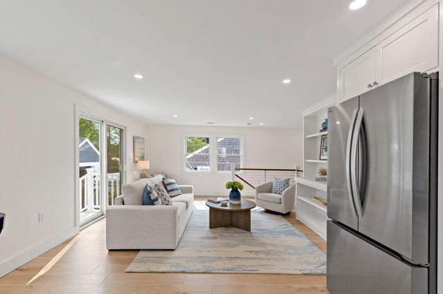 33 Dexter Avenue, Sandwich, MA 02563