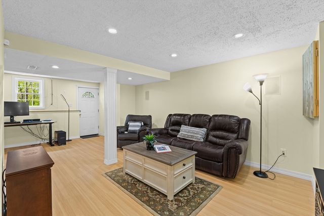 1 Magnolia Drive, Ayer, MA 01432