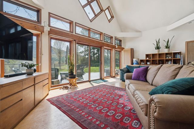 84 Old Barn Lane, West Windsor, VT 05037