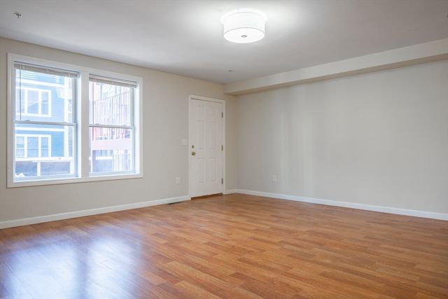 37 Chelsea St. 02, Boston, MA 02128