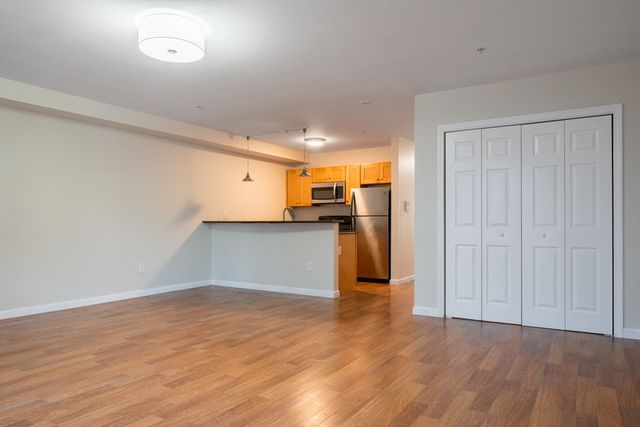 37 Chelsea St. 02, Boston, MA 02128