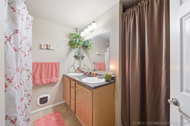 91 E Fairlane Court, Sapulpa, OK 74066