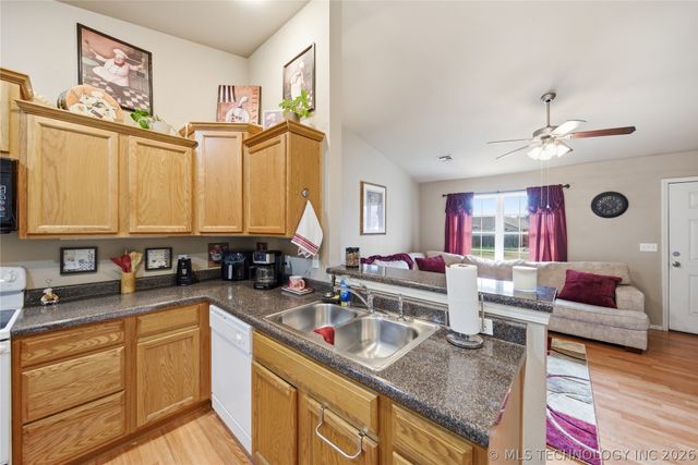 91 E Fairlane Court, Sapulpa, OK 74066