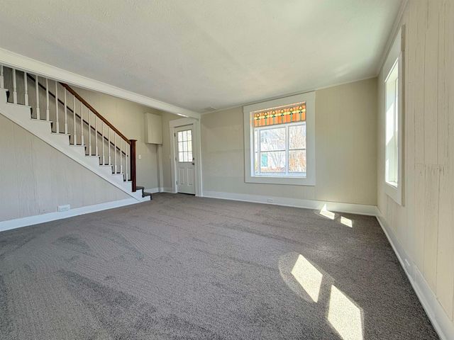 8 Holman Street, Hillsborough, NH 03221