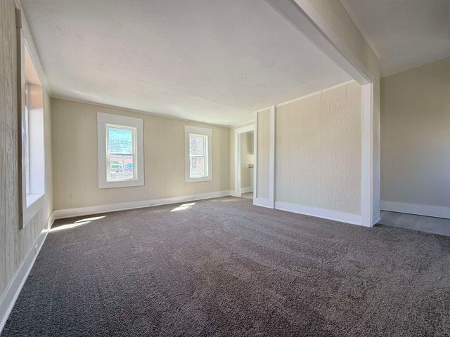 8 Holman Street, Hillsborough, NH 03221