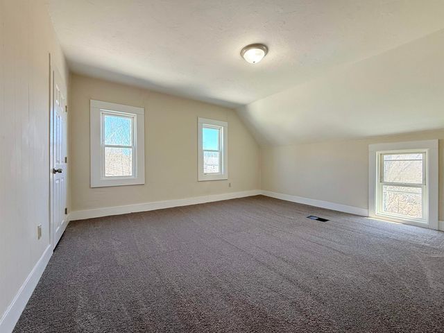 8 Holman Street, Hillsborough, NH 03221